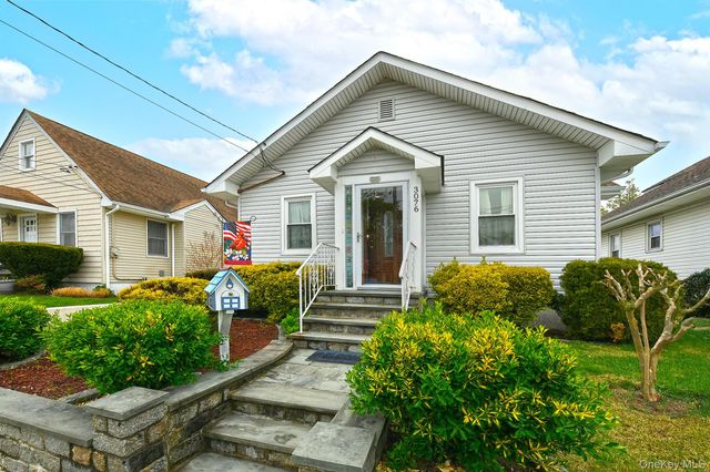 3076 Roxbury Road, Oceanside, NY 11572