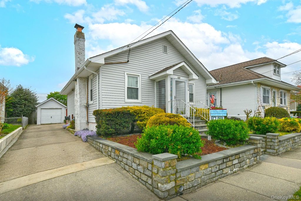 3076 Roxbury Road, Oceanside, NY 11572