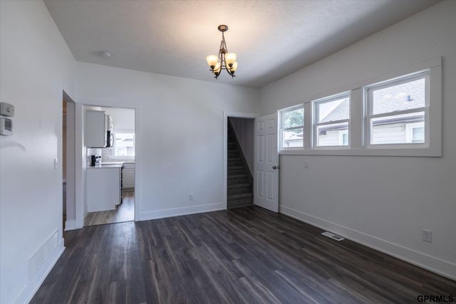6906 N 24Th Street, Omaha, NE 68112