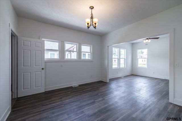 6906 N 24Th Street, Omaha, NE 68112