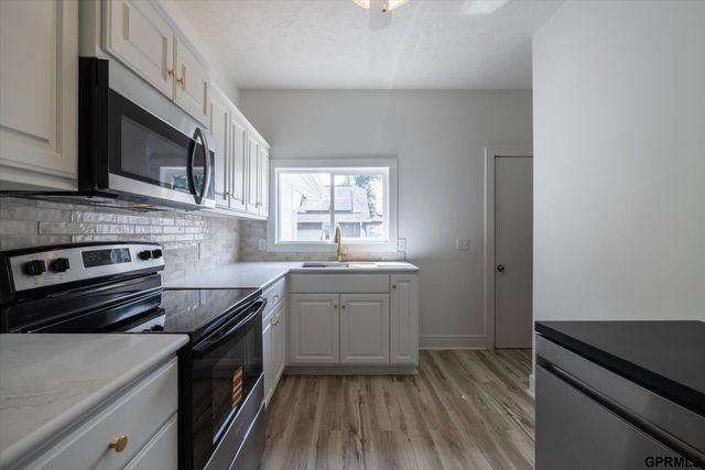 6906 N 24Th Street, Omaha, NE 68112