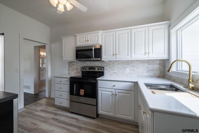 6906 N 24Th Street, Omaha, NE 68112