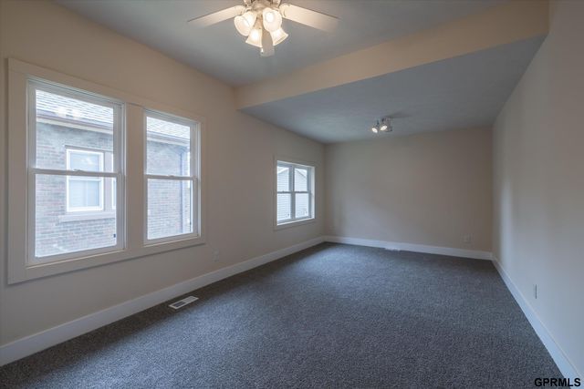 6906 N 24Th Street, Omaha, NE 68112