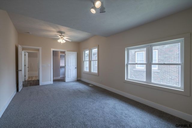 6906 N 24Th Street, Omaha, NE 68112