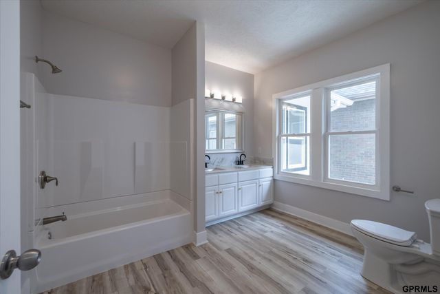 6906 N 24Th Street, Omaha, NE 68112