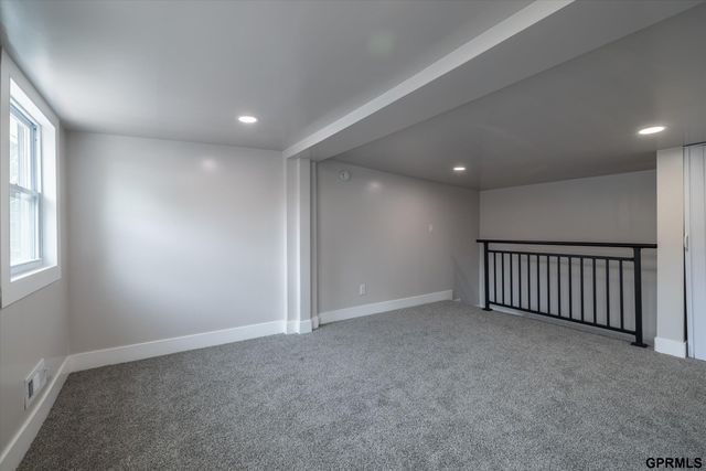 6906 N 24Th Street, Omaha, NE 68112