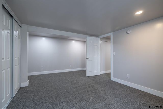 6906 N 24Th Street, Omaha, NE 68112