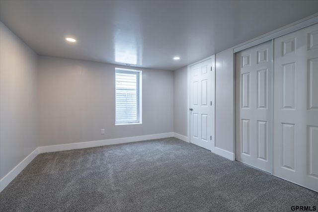 6906 N 24Th Street, Omaha, NE 68112