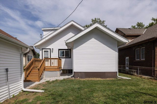 6906 N 24Th Street, Omaha, NE 68112