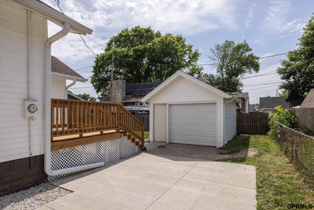 6906 N 24Th Street, Omaha, NE 68112