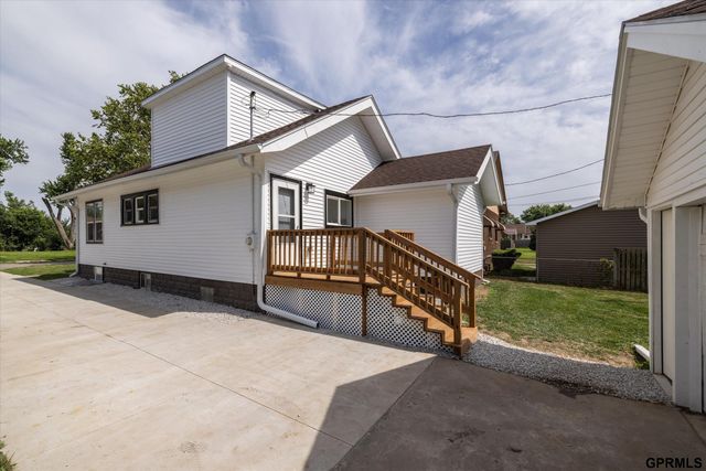 6906 N 24Th Street, Omaha, NE 68112