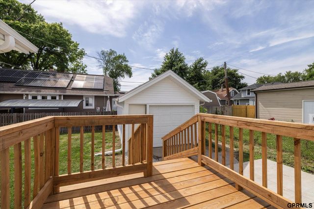 6906 N 24Th Street, Omaha, NE 68112