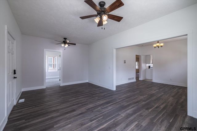 6906 N 24Th Street, Omaha, NE 68112