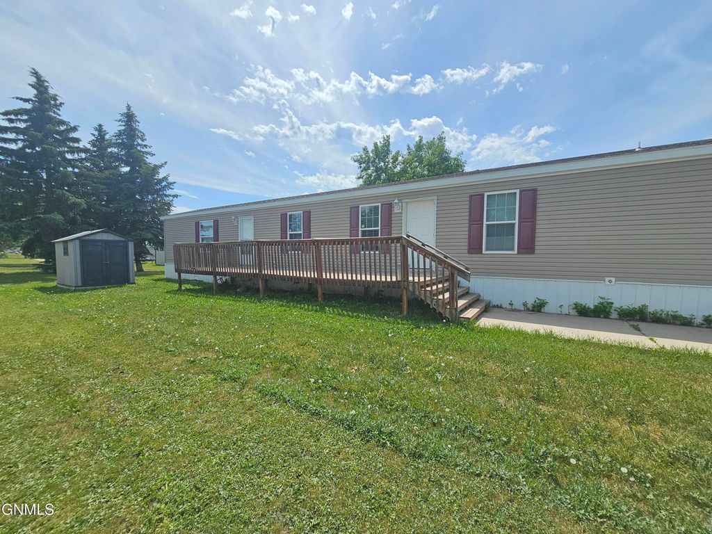 1023 28th Street W, Williston, ND 58801