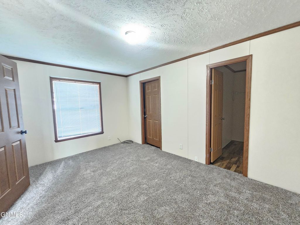 1023 28th Street W, Williston, ND 58801 photo 11