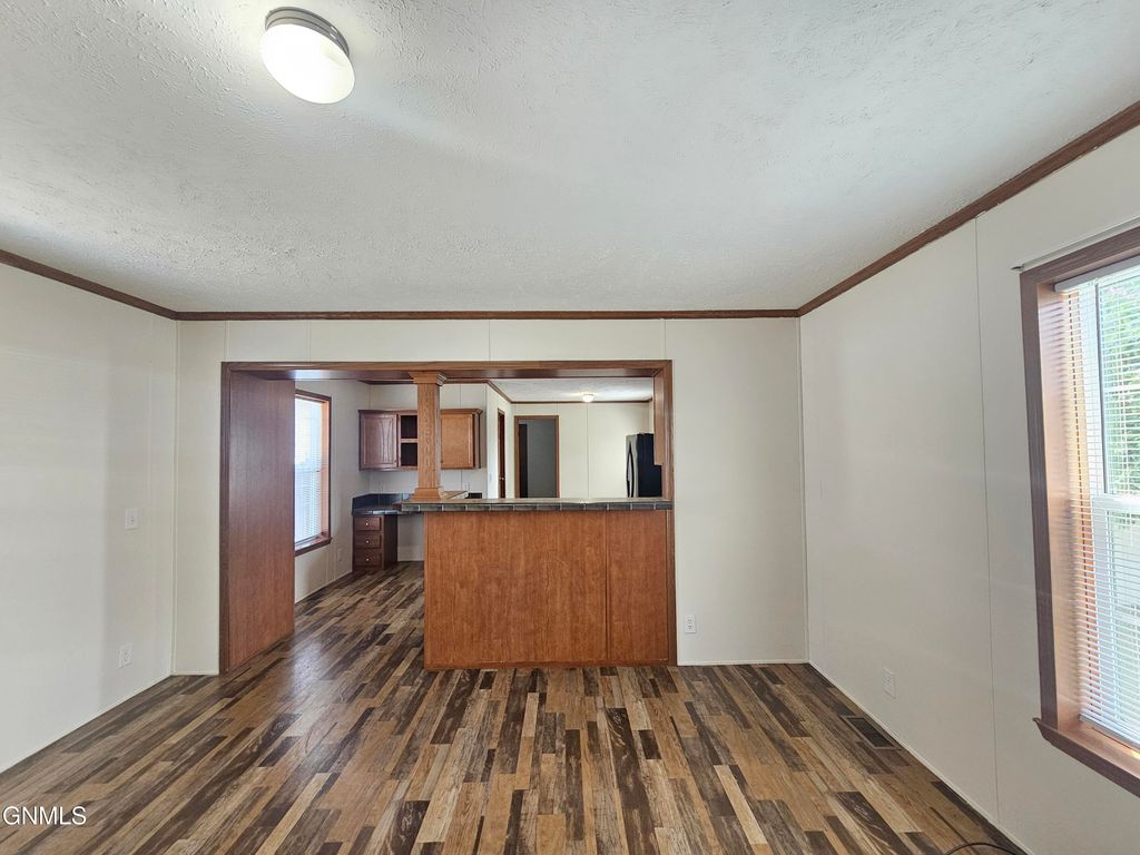 1023 28th Street W, Williston, ND 58801 photo 4