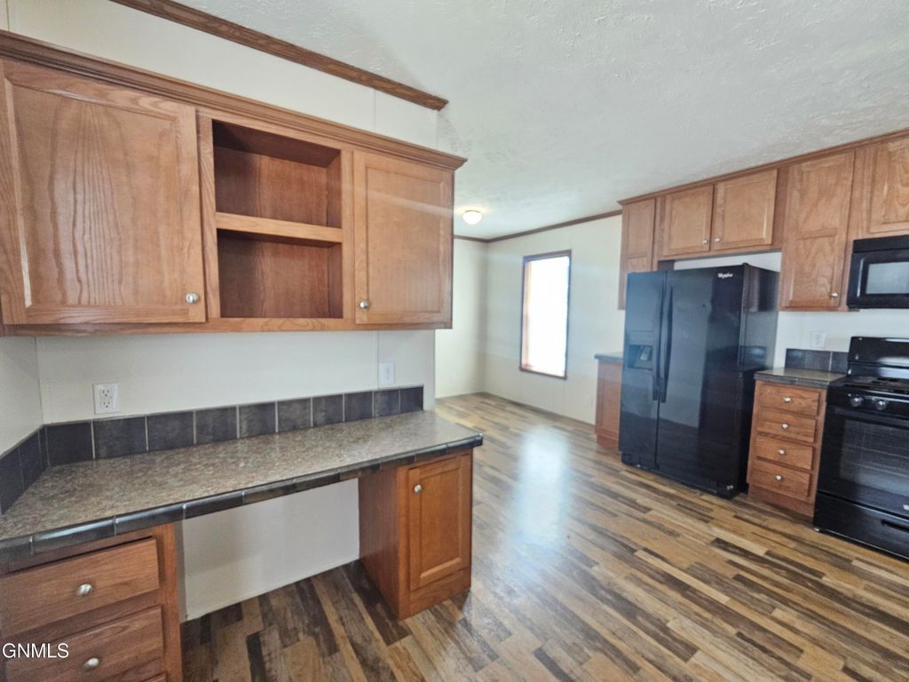 1023 28th Street W, Williston, ND 58801 photo 8