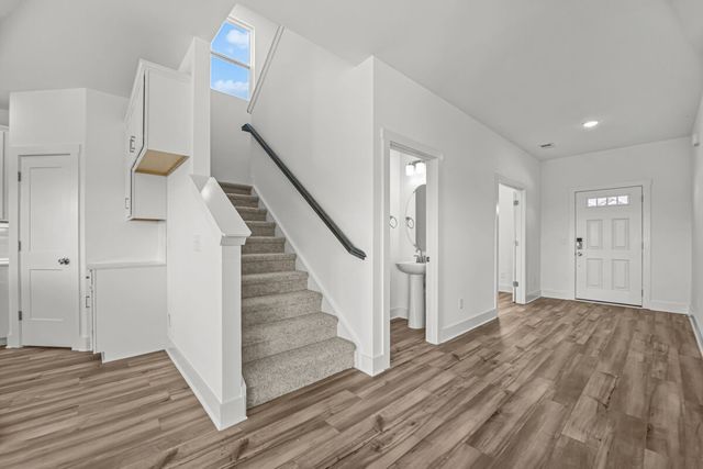 2563 Peaceful Valley Dr, Columbia, TN 38401