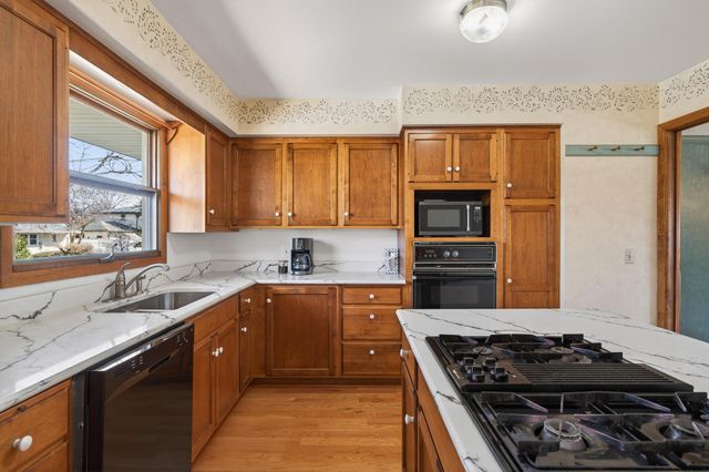 303 Thompson Avenue W, West Saint Paul, MN 55118