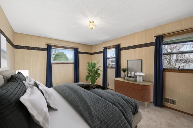 303 Thompson Avenue W, West Saint Paul, MN 55118