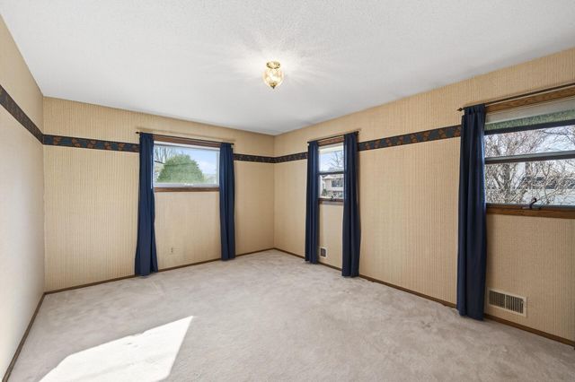 303 Thompson Avenue W, West Saint Paul, MN 55118