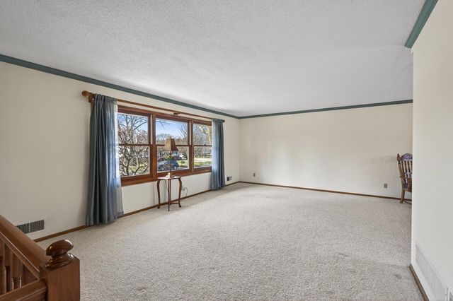 303 Thompson Avenue W, West Saint Paul, MN 55118