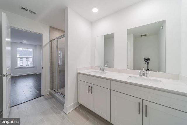 135 STOUTSBURG BLVD, Pennington, NJ 08534