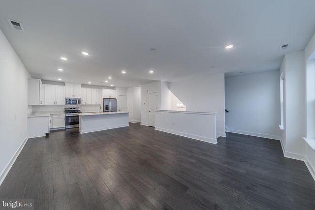 135 STOUTSBURG BLVD, Pennington, NJ 08534