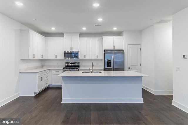 135 STOUTSBURG BLVD, Pennington, NJ 08534