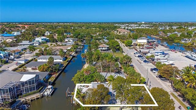 2836 Bayview DR, Naples, FL 34112