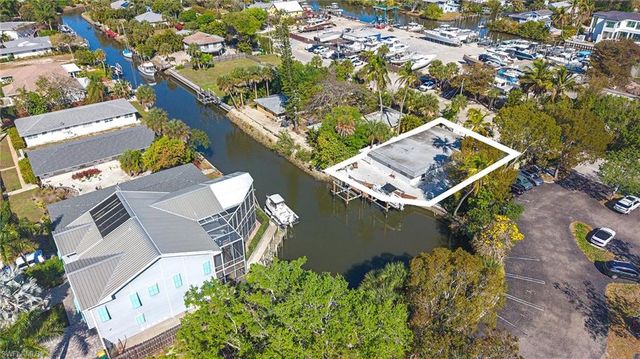 2836 Bayview DR, Naples, FL 34112