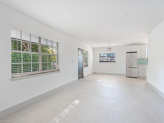 2836 Bayview DR, Naples, FL 34112