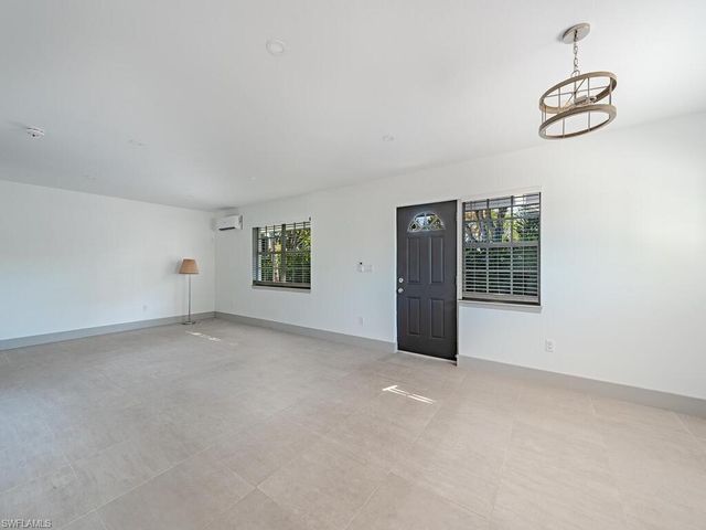 2836 Bayview DR, Naples, FL 34112