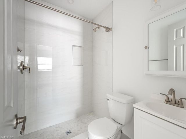 2836 Bayview DR, Naples, FL 34112