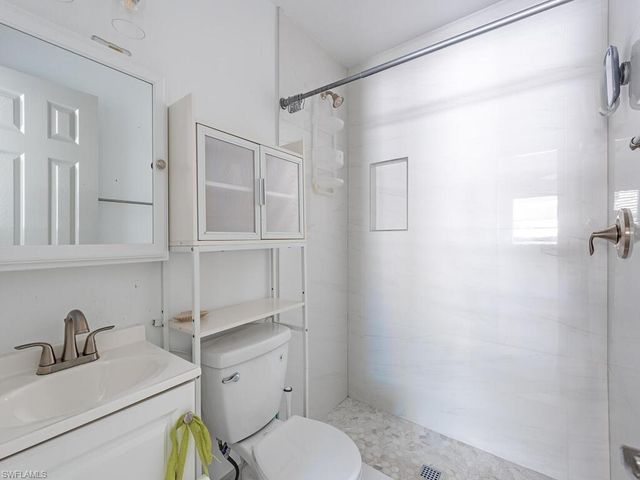 2836 Bayview DR, Naples, FL 34112