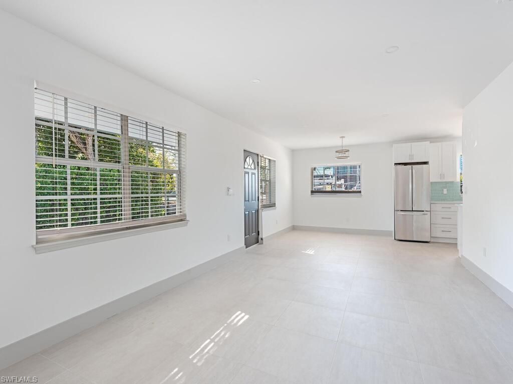 2836 Bayview DR, NAPLES, FL 34112 — photo 2
