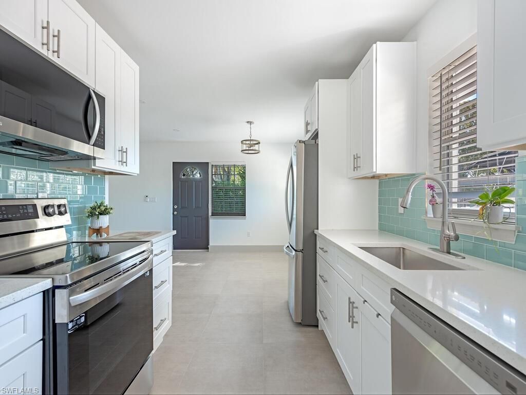 2836 Bayview DR, NAPLES, FL 34112 — photo 4