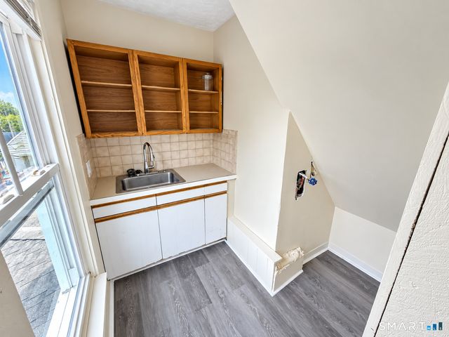 7 Rockwood Avenue, Ansonia, CT 06401
