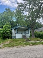 802 E Russell Avenue, Flint, MI 48505