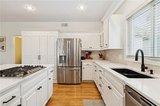 5104 W 158th Street, Overland Park, KS 66224