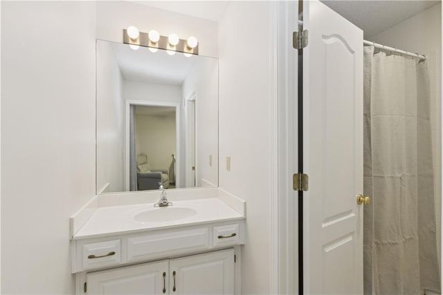 5104 W 158th Street, Overland Park, KS 66224