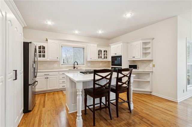 5104 W 158th Street, Overland Park, KS 66224