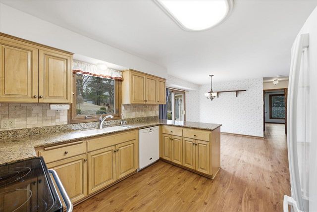 7453 Devonshire DRIVE, Cedarburg, WI 53012