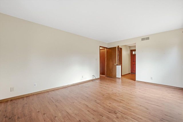 7453 Devonshire DRIVE, Cedarburg, WI 53012