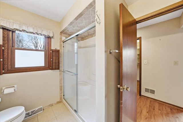 7453 Devonshire DRIVE, Cedarburg, WI 53012