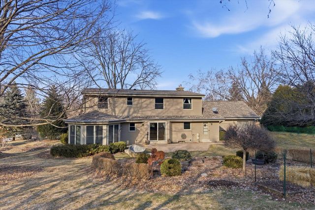 7453 Devonshire DRIVE, Cedarburg, WI 53012