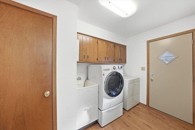 7453 Devonshire DRIVE, Cedarburg, WI 53012