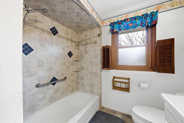 7453 Devonshire DRIVE, Cedarburg, WI 53012