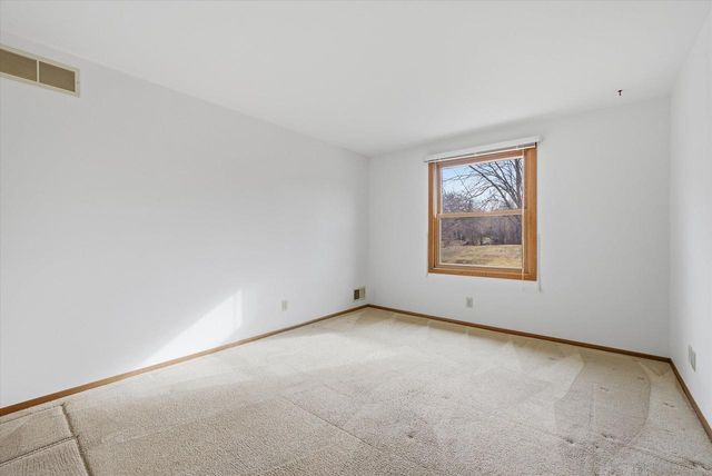 7453 Devonshire DRIVE, Cedarburg, WI 53012