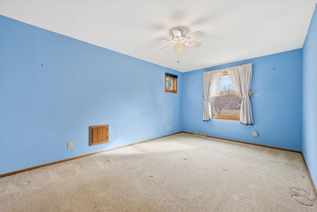 7453 Devonshire DRIVE, Cedarburg, WI 53012